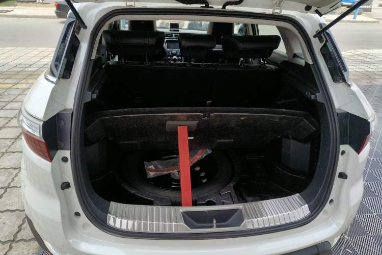 Used JMC Yusheng S330 2016 1.5L GTDi Automatic Two-Wheel Drive Fashion Edition
