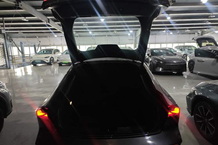 Used Changan UNI-V iDD 2023 Zhidian iDD 1.5T 113km Smart & Fun Version (Rapid Edition)