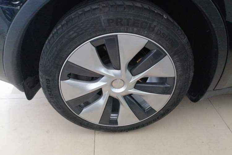 Used Tesla Model Y 2021 Long-Range All-Wheel-Drive Version
