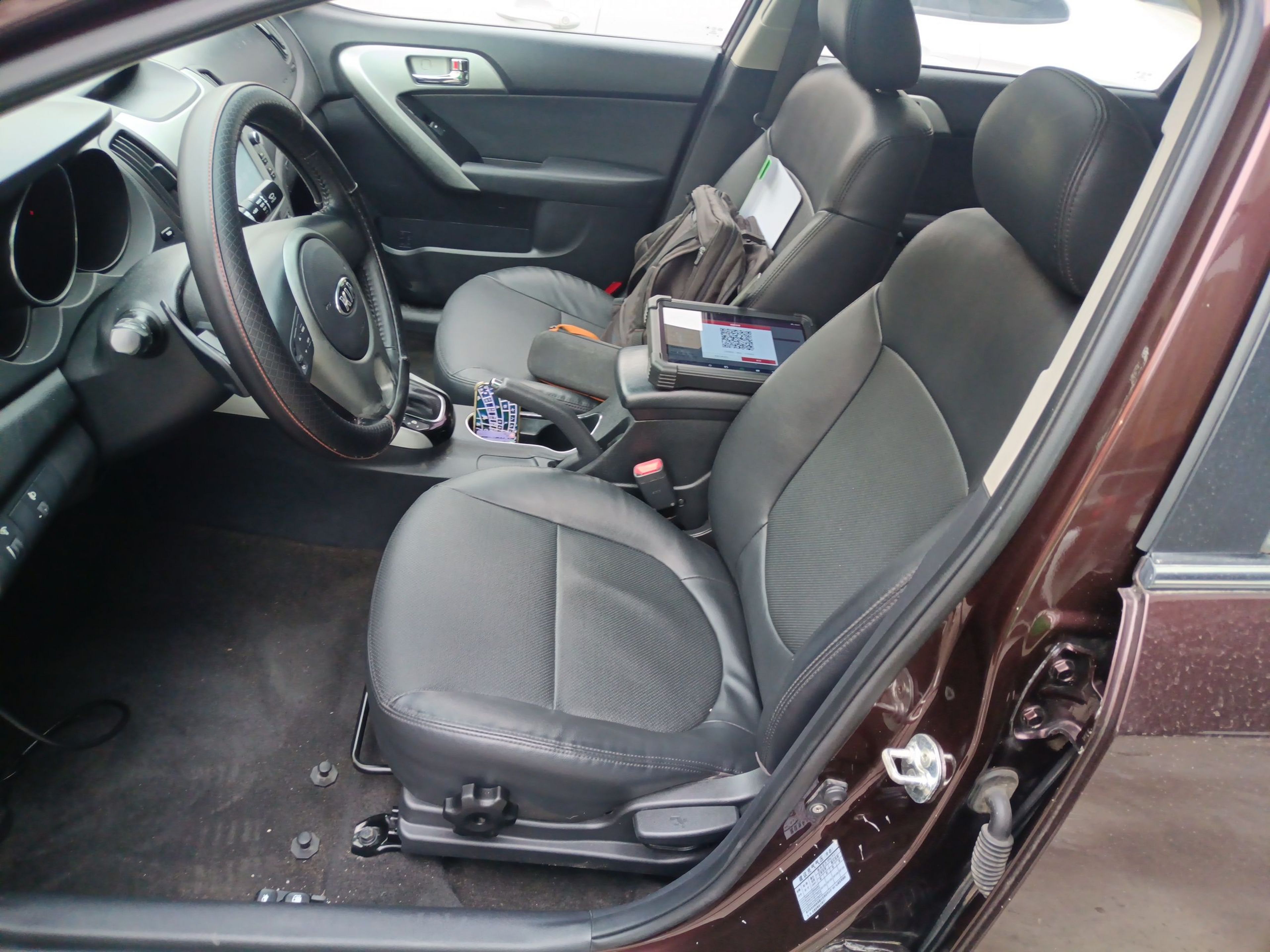 Переднее сиденье в автомобиле