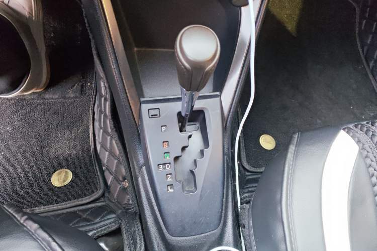 Used Toyota YARiS L Zhi Xuan 2015 1.5E Automatic Charm Edition