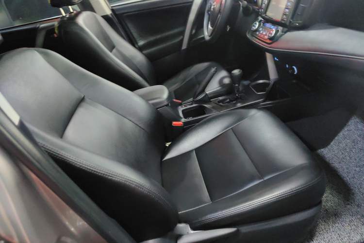 Used Toyota RAV4 2016 2.0L CVT Two-Wheel Drive Fashion Edition China V Standard