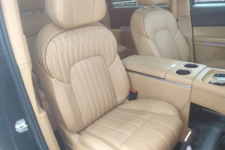 Used VOYAH Dream 2025 PHEV Four-Wheel-Drive Flagship Kunpeng Edition
