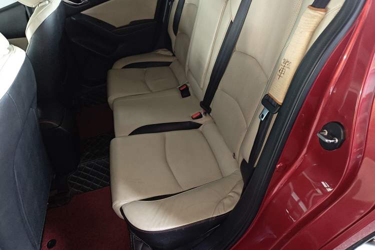 Used Mazda Mazda 3 Axela 2014 Sedan 2.0L Automatic Sport Model