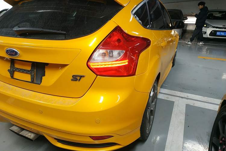 Used Ford Focus 2013 2.0T ST Orange Edition
