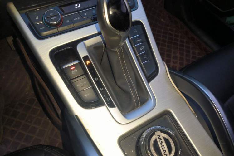 Used Geely Auto Emgrand X7 Sport 2018 1.8TD Automatic Two-Wheel Drive Smart Connect 4G Internet Edition
