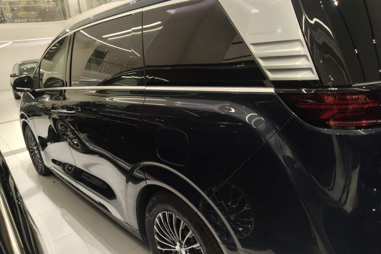 Used Denza D9 2022 DM-i 970 Four-Wheel Drive Prestige Model
