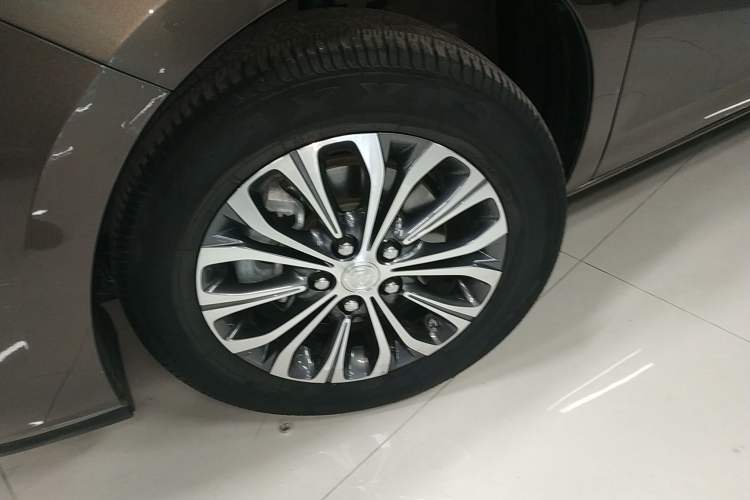 Used Buick GL8 2022 Land Cruiser Executive Class 652T Comfort Model
