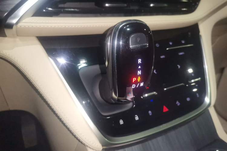 Used Buick GL8 2022 ES Landtrek 653T Luxury Edition