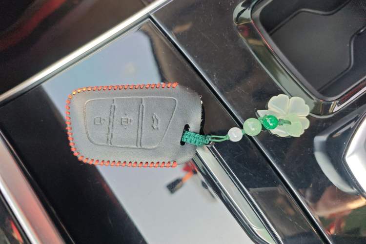 Used SOL X8 2021 300T DCT Leading Smart Connectivity Version 7 Seats
