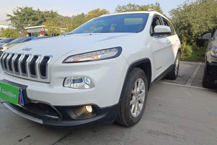 Used  Cherokee 2017 2.0L Superior Edition