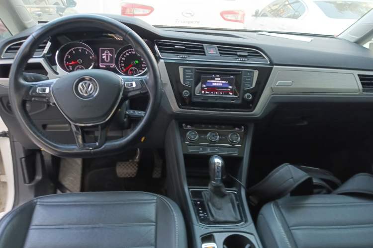 Used Volkswagen Touran 2016 Volkswagen Touran L 280TSI DSG Comfort Edition
