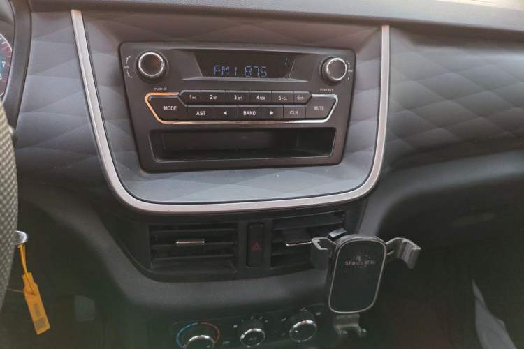 Used Jinbei Gold Hiace M Classic 2022 1.5L Engineering Lion Passenger Vehicle 6 Seats
