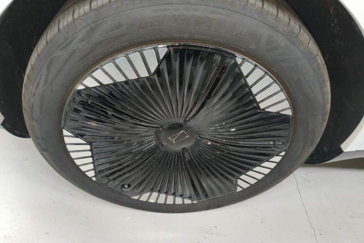 Used  11 2024 630 Rear-Wheel Drive Edition with Three Lasers