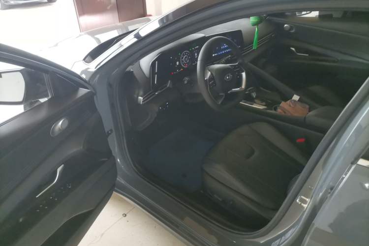 Used Hyundai Elantra 2021 1.5L CVT LUX Prestige Edition
