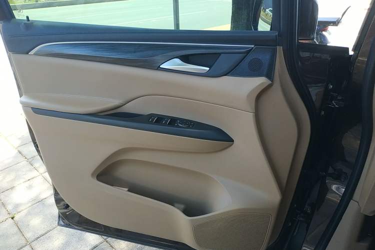 Used Buick GL8 2020 ES Land Cruiser 653T Luxury Model