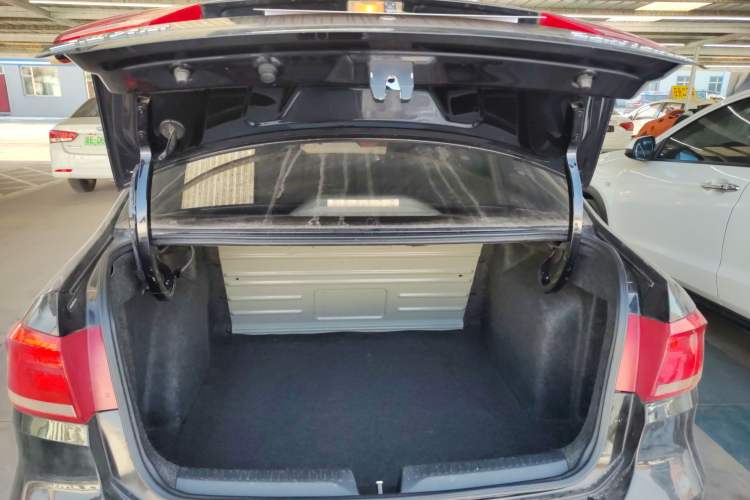 Used Volkswagen Santana 2015 1.6L Automatic Fashion Edition
