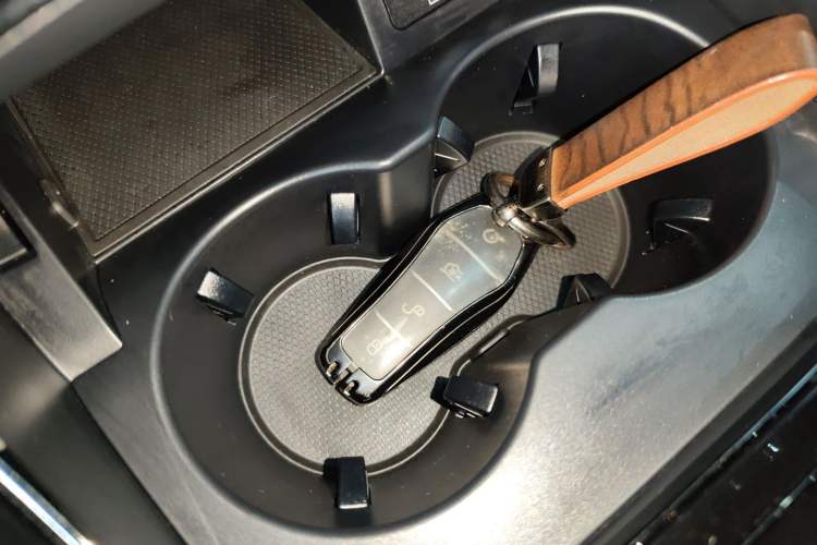 Used BYD Han 2022 EV Genesis Edition 715KM Front-Wheel-Drive Prestige Model
