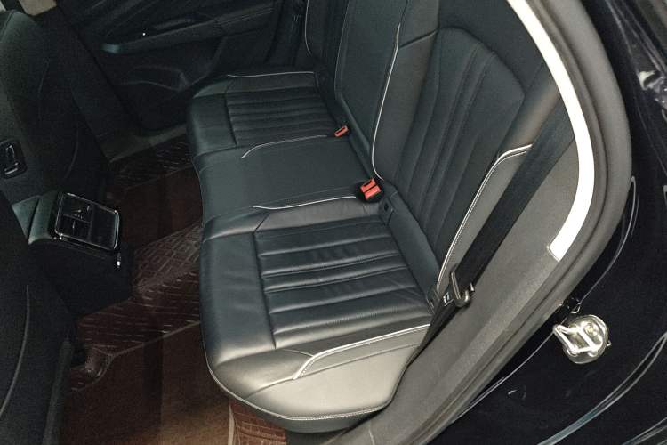 Used Volkswagen Passat 2022 330TSI Elite Edition Custom Version
