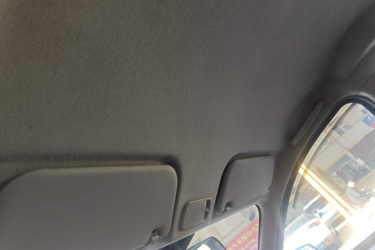 Used Wuling Rongguang V 2016 1.5L Practical Version Non-Power-Assisted
