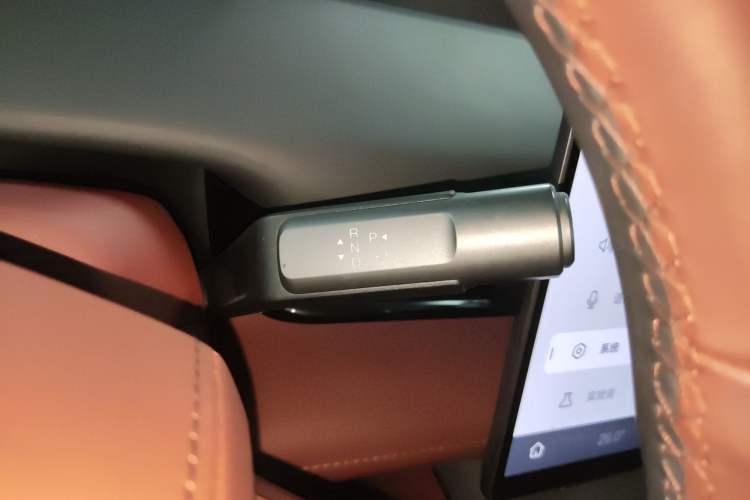 Used  HL 2025 700 Ultra Six-Seater All-Wheel-Drive LiDAR Version
