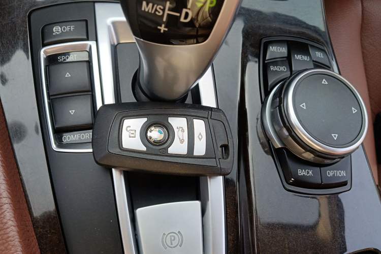 Used BMW 5 Series 2014 525Li Leading Model
