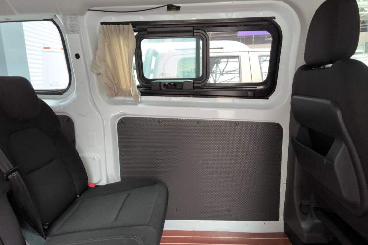 Used Ford Transit 2023 2.0T Gasoline Automatic Multi-Purpose Commercial Vehicle Mid-Drive Low-Roof Design 5/6 Seats