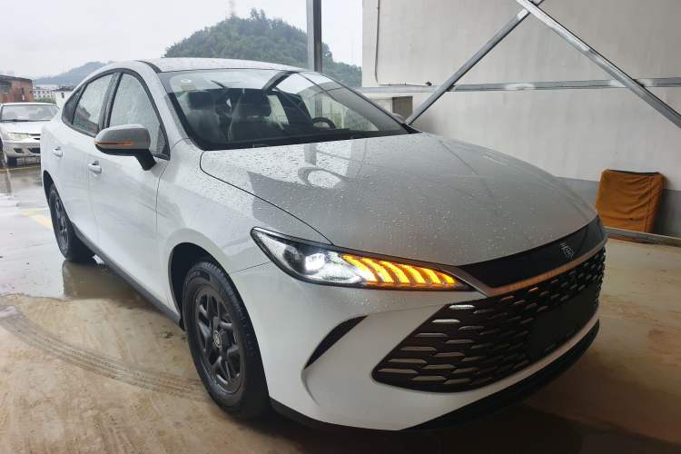 Used BYD Qin PLUS 2025 DM-i Smart Drive 55KM Leading Model
