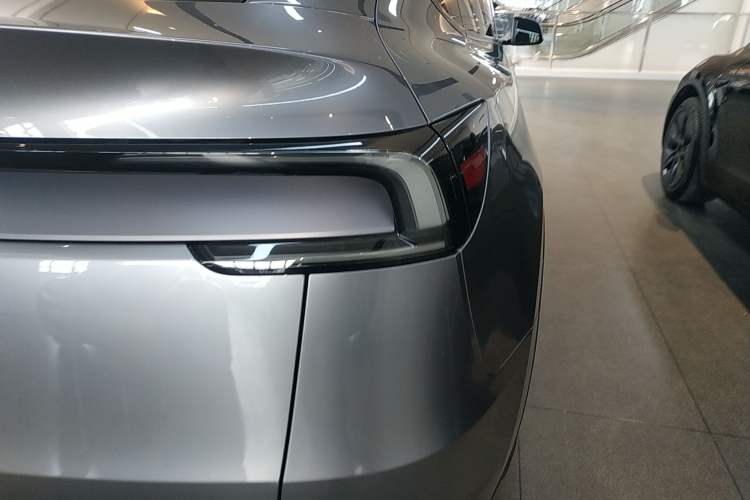 Used Tesla Model Y 2025 Rear-Wheel-Drive Version