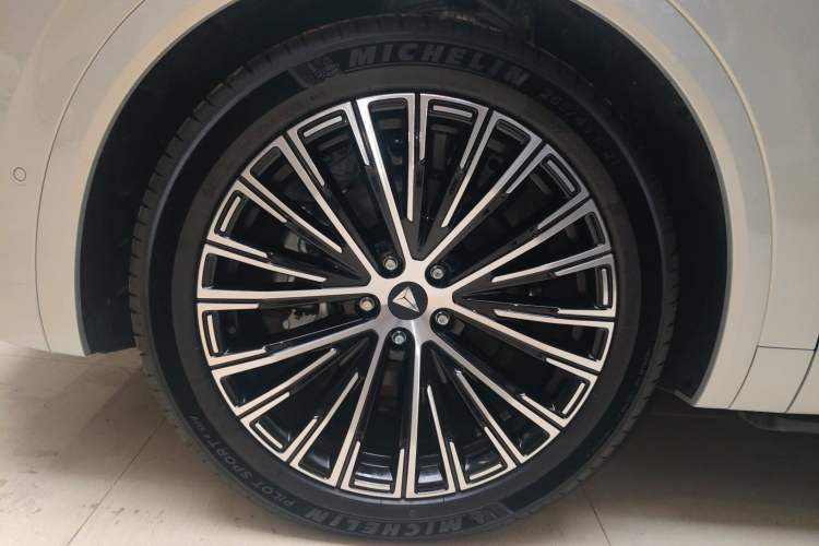 Used  S09 2025 Rear-Drive Ultra+
