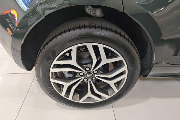 Used Land Rover Range Rover Evoque 2024 Aurora L 249 PS Prestige Light-Chasing Edition
