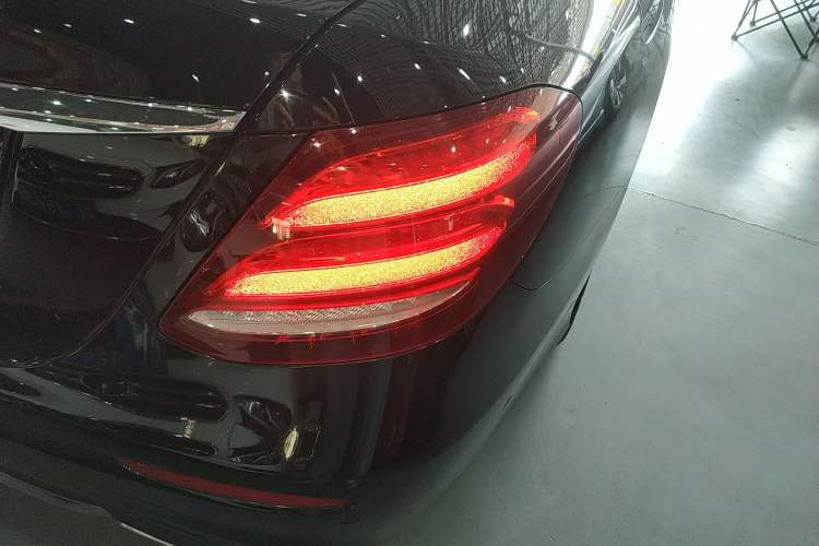 Used Mercedes-Benz E-Class 2019 E 300 L Sporty and Stylish Model
