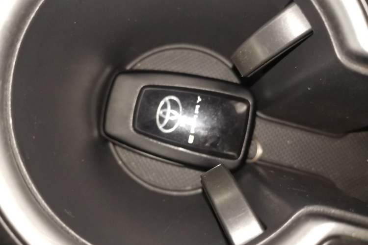 Used Toyota Camry 2021 2.0G Luxury Edition
