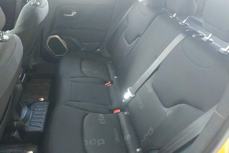 Used  Renegade 2018 Connected Large Screen Version 180T Automatic High-Energy Edition
