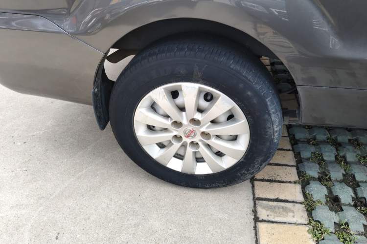 Used Jinbei Gold Hiace 2021 2.0L Passenger Van Engineering Lion Central Air Conditioning Version 9 Seats
