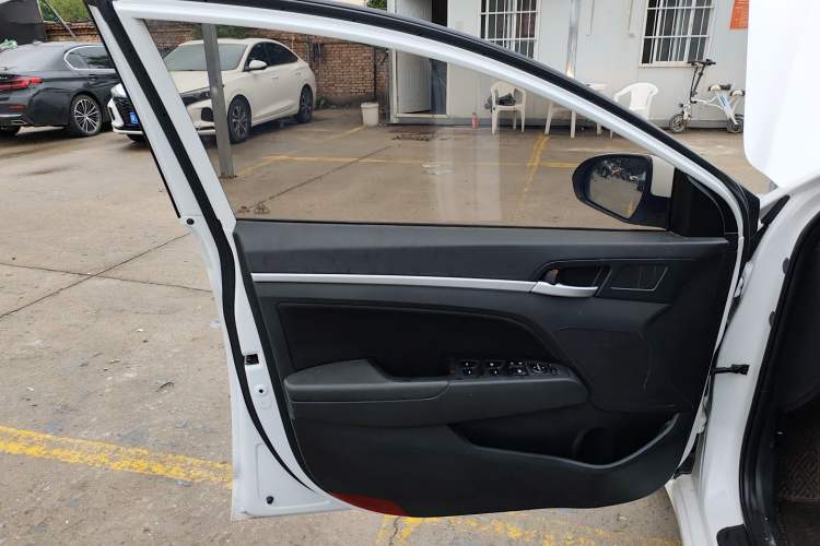 Used Hyundai Elantra 2016 1.6L Automatic ZhiXuan – Elite Version
