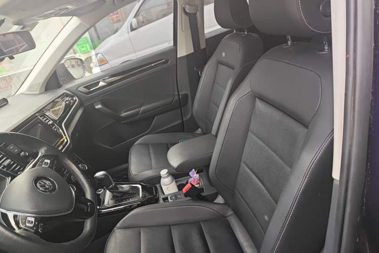 Used Volkswagen T-ROC 2019 280TSI DSG Two-Wheel Drive Comfort Version China VI Standard
