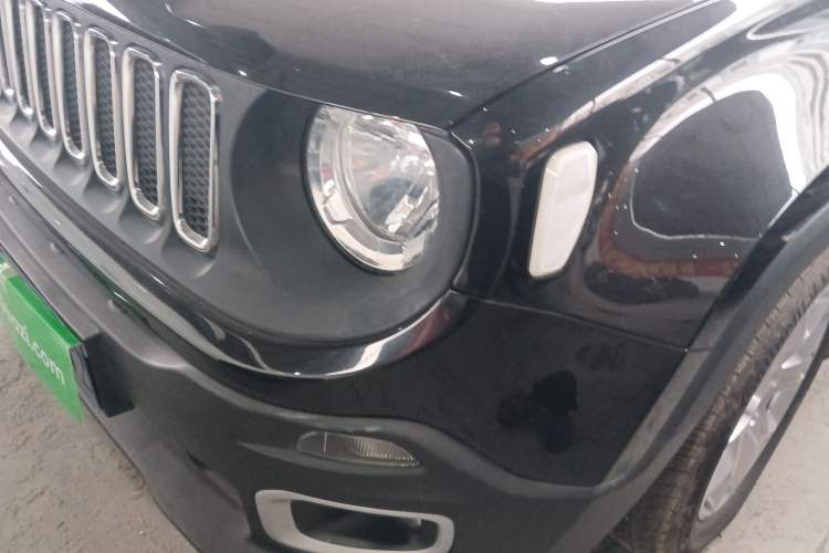 Used  Renegade 2018 Connected Large Screen Version 180T Automatic High-Energy Edition
