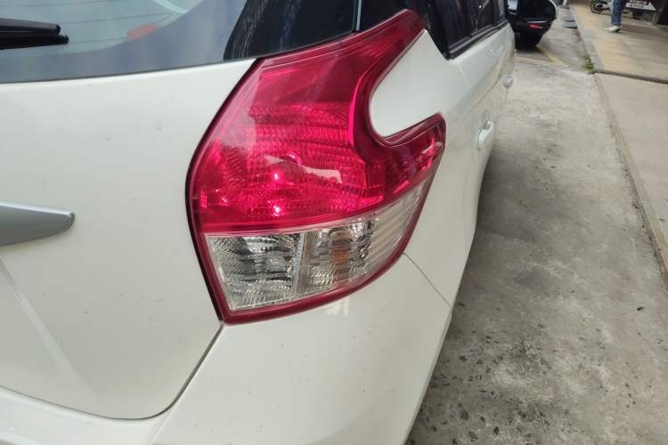 Used Toyota YARiS L 2015 1.5E Automatic Charm Edition
