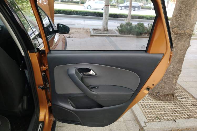 Used Volkswagen Polo 2018 1.5L Cross Polo Automatic
