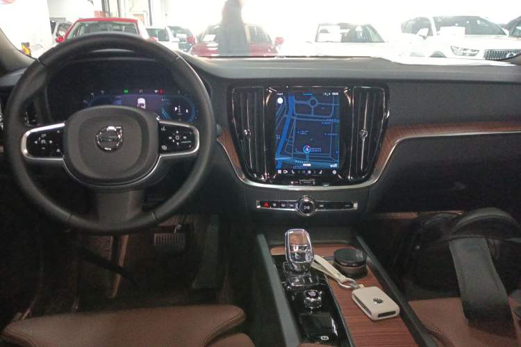 Used Volvo S60 2025 B4 Zhiyuan Luxury Edition
