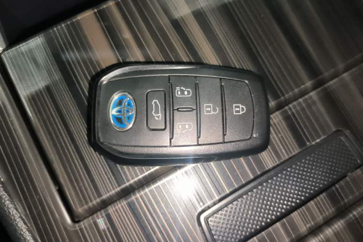 Used Toyota Granvia 2023 2.5L Hybrid Flagship VIP Edition
