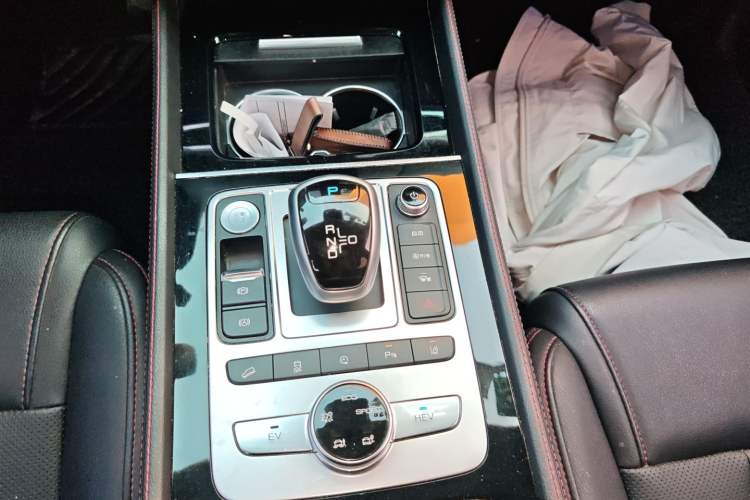 Used BYD Tang New Energy 2018 DM 2.0T All-Wheel Drive Smart Connectivity Enjoyment Model 5 Seats China V Emission Standard
