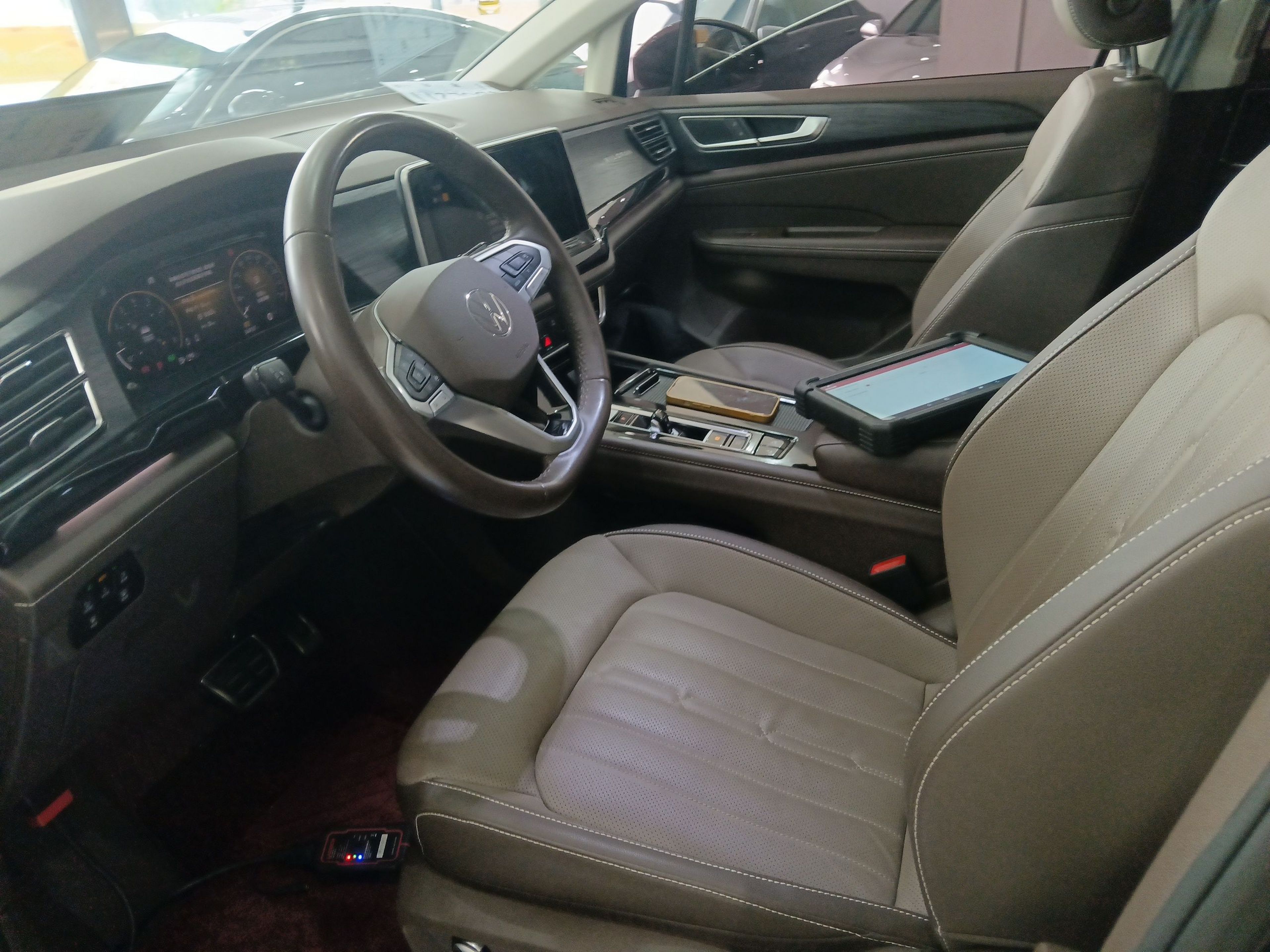 المقاعد الأمامية داخل السيارة