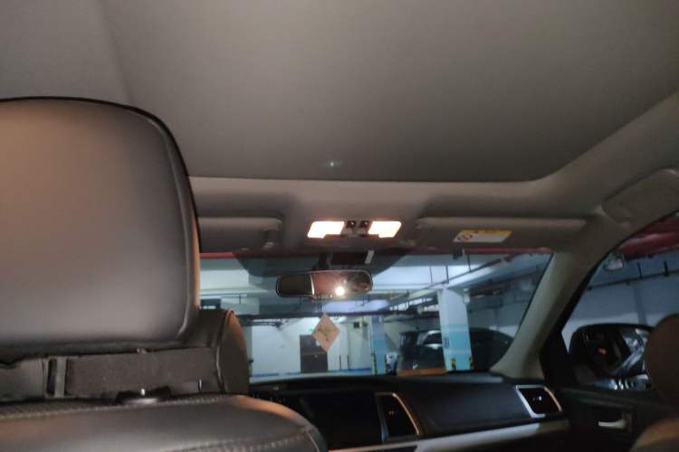 Used Toyota Highlander 2017 2.0T Four-Wheel Drive Luxury Edition 7 Seats