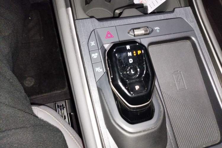 Used Ford Edge 2023 Edge L 2.0T EcoBoost E-Hybrid Four-Wheel Drive Seven-Seat Supreme Model
