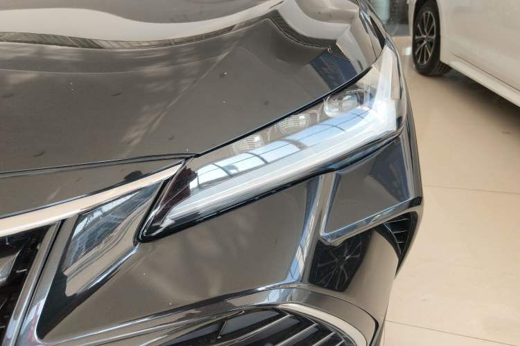 Used Toyota Avalon 2023 Dual-Engine 2.5L Luxury Edition
