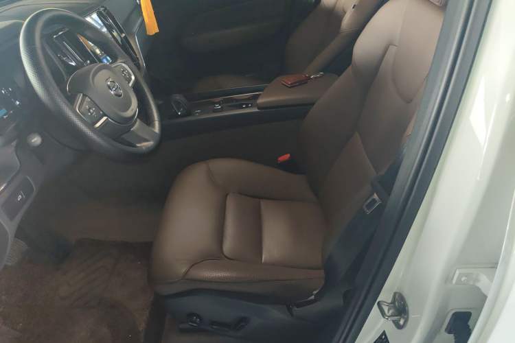 Used Volvo XC60 2025 B5 4x4 Smart Luxury Edition
