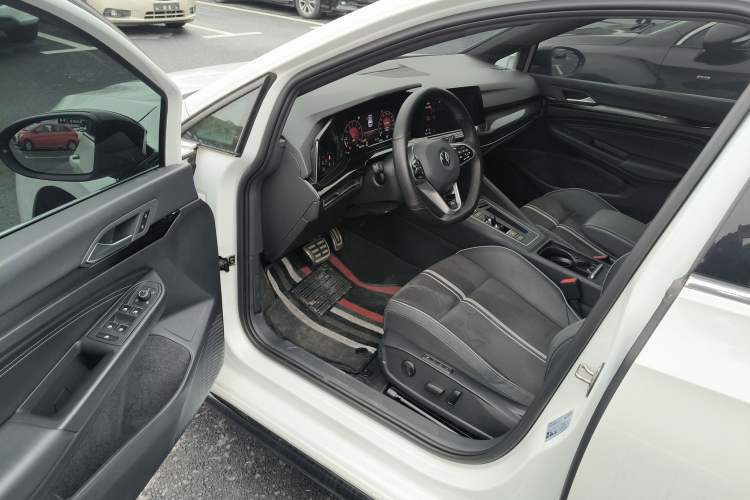 Used Volkswagen Golf 2023 Facelift 280TSI DSG R-Line
