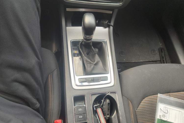 Used Roewe i6 2020 PLUS 1.6L CVT 4G Connected Glory Luxury Edition
